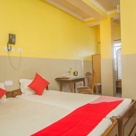 Oyo 44995 Royal Park Hotell Māldah Exteriör bild