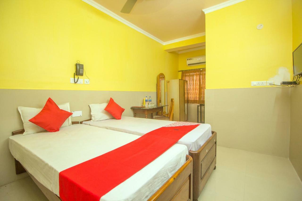 Oyo 44995 Royal Park Hotell Māldah Exteriör bild