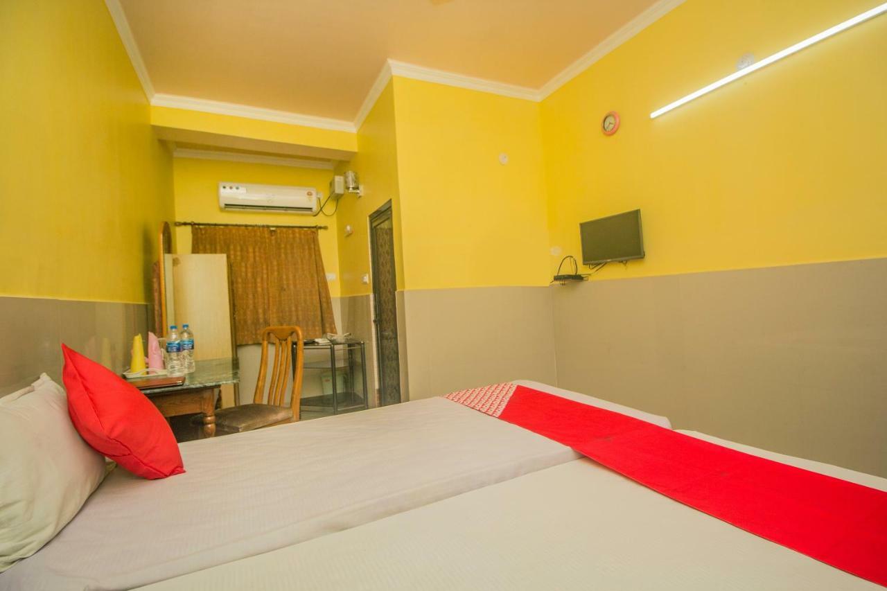 Oyo 44995 Royal Park Hotell Māldah Exteriör bild