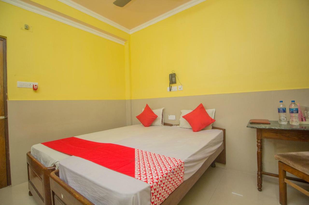 Oyo 44995 Royal Park Hotell Māldah Exteriör bild